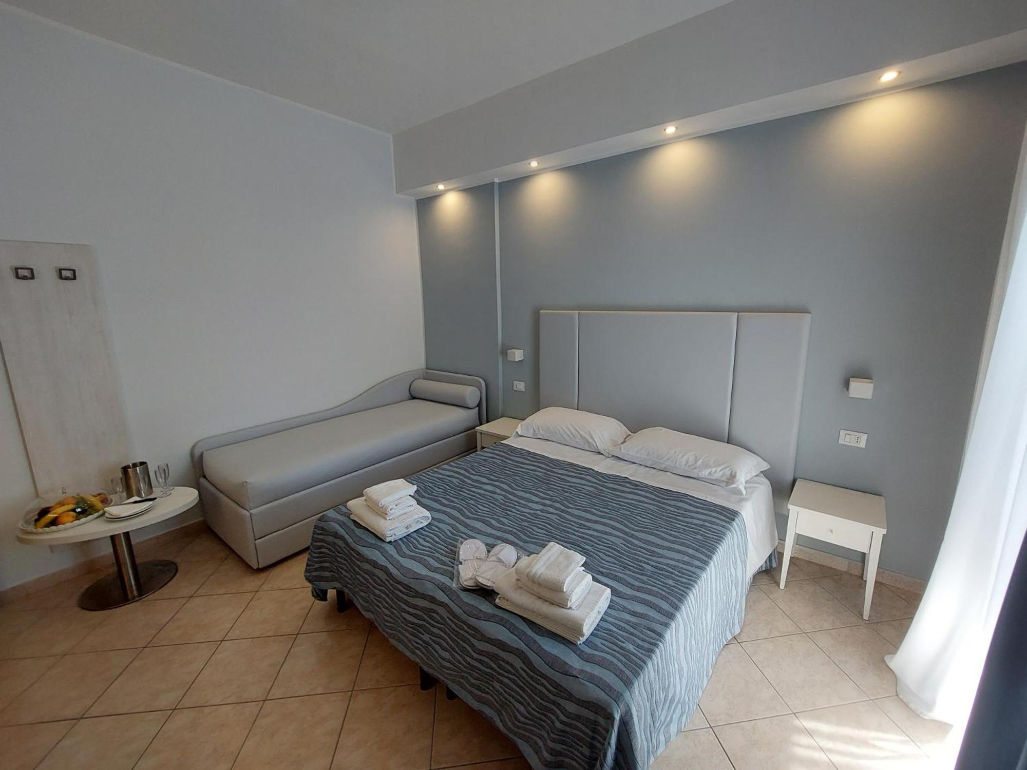 Hotel Caravel Park Римини Экстерьер фото