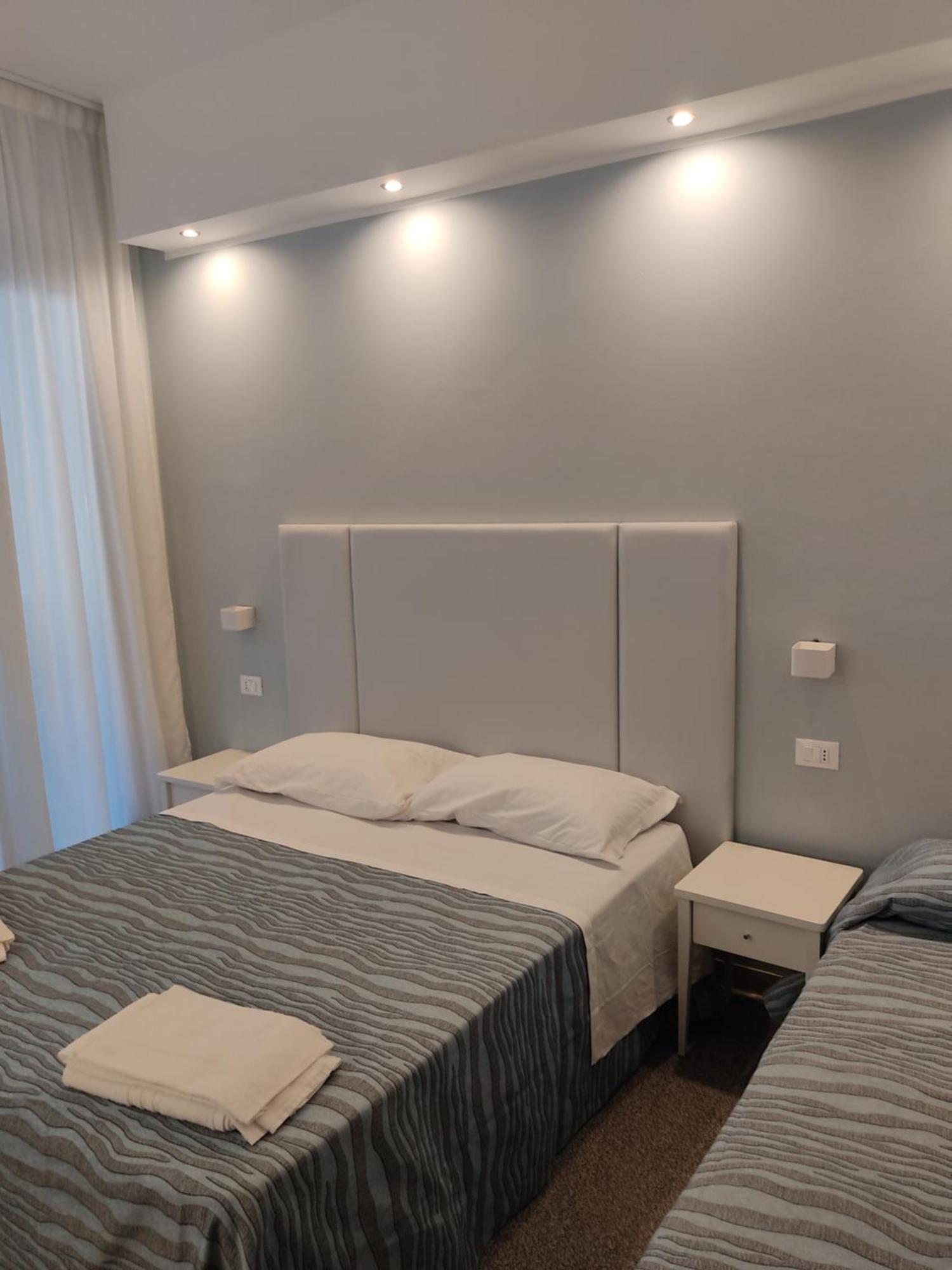 Hotel Caravel Park Римини Экстерьер фото