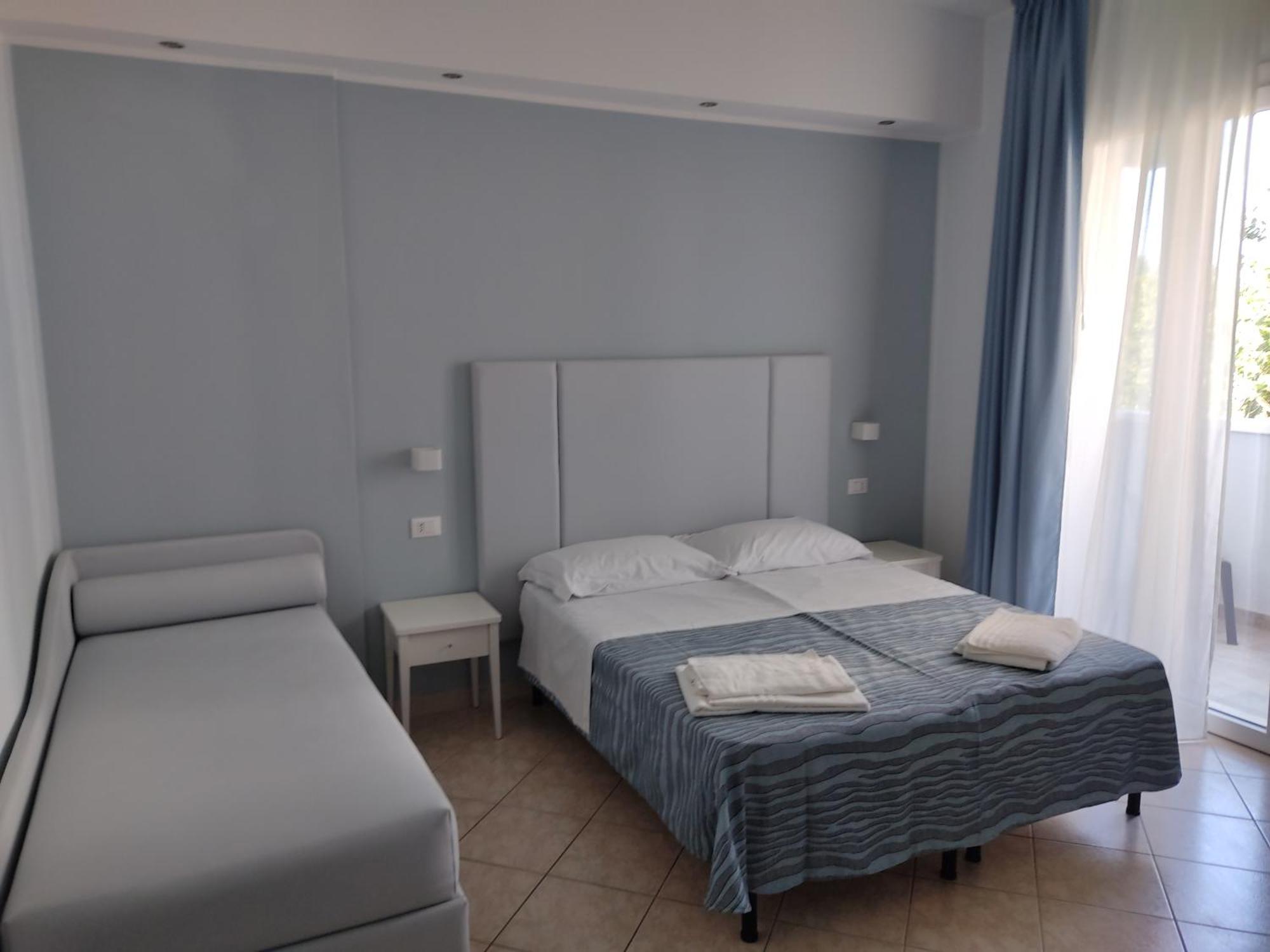 Hotel Caravel Park Римини Экстерьер фото
