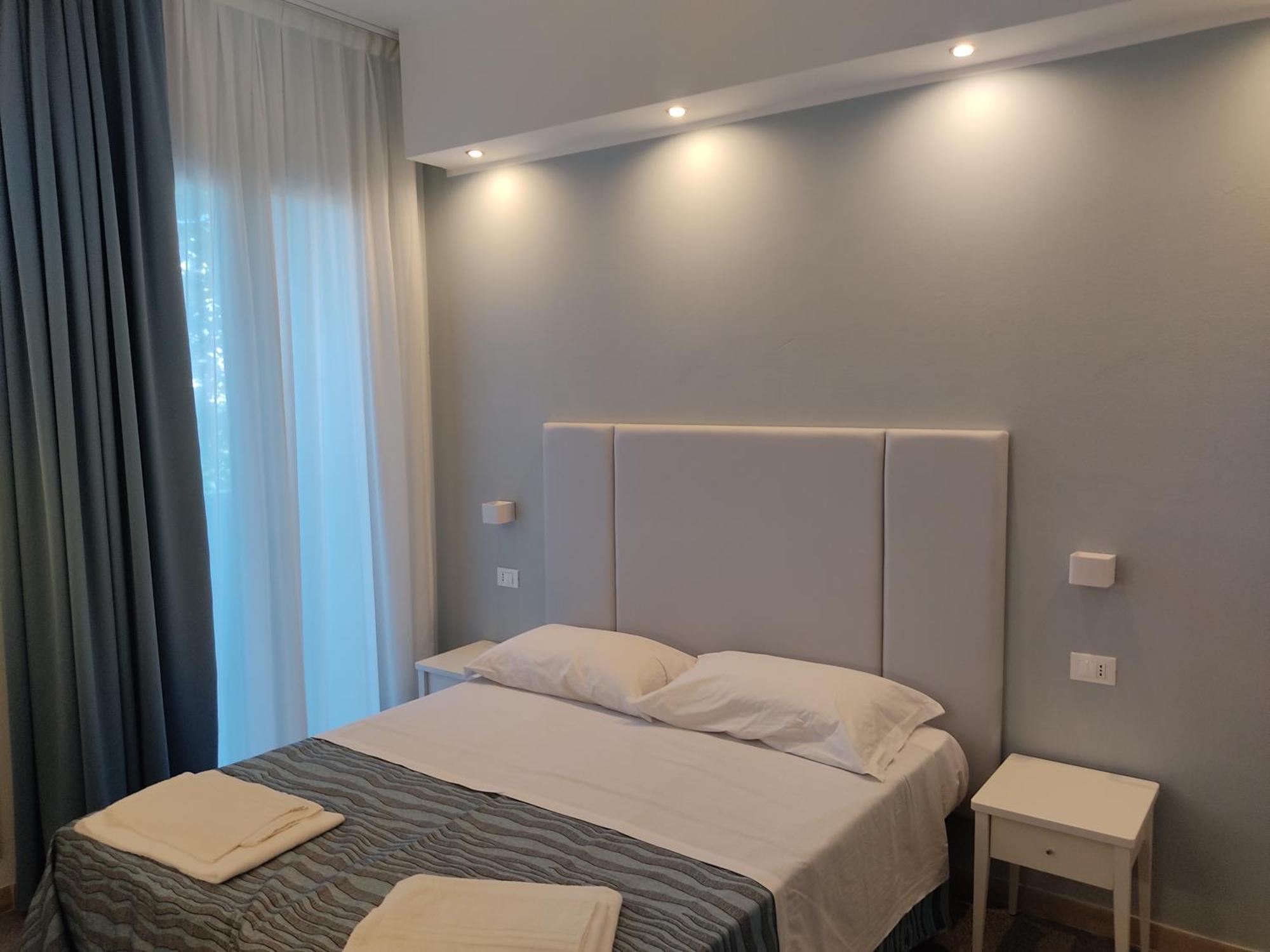 Hotel Caravel Park Римини Экстерьер фото