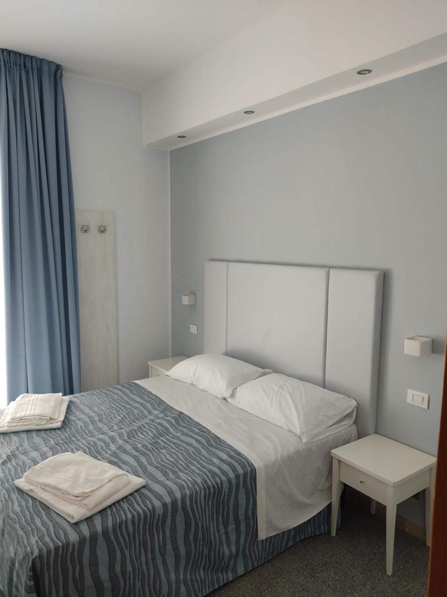 Hotel Caravel Park Римини Экстерьер фото